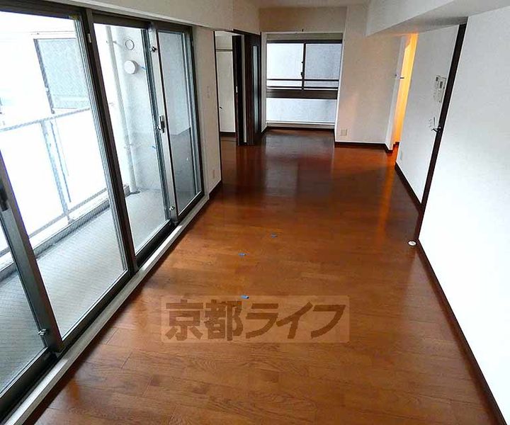 エスリード烏丸御池901の居間