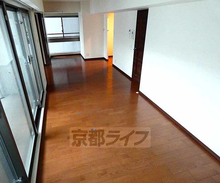 エスリード烏丸御池901の居間