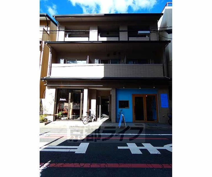 京都府京都市中京区油屋町の賃貸マンションの外観