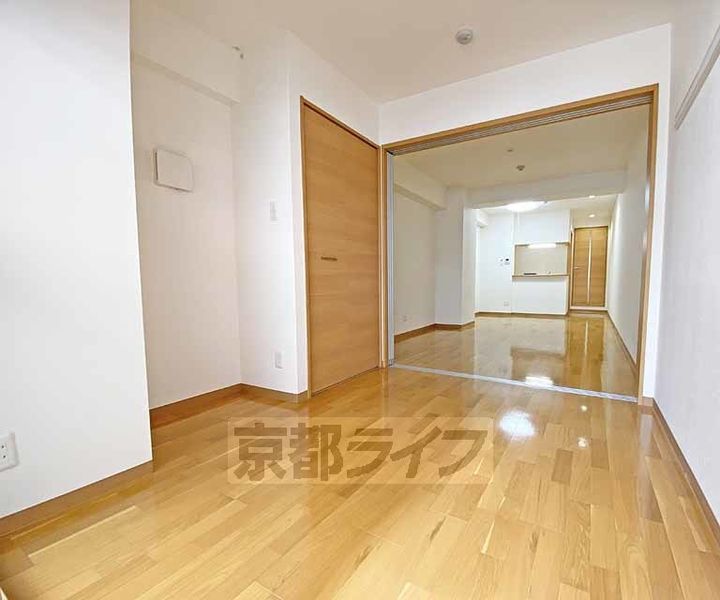 京都府京都市中京区油屋町の賃貸マンションの居間