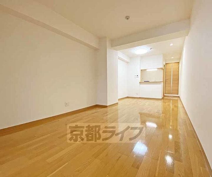 京都府京都市中京区油屋町の賃貸マンションの居間