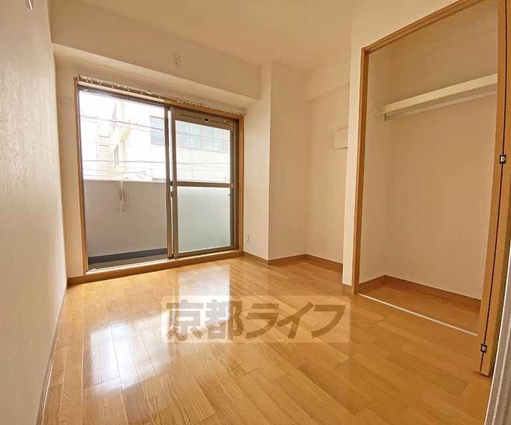 京都府京都市中京区油屋町の賃貸マンションの居間