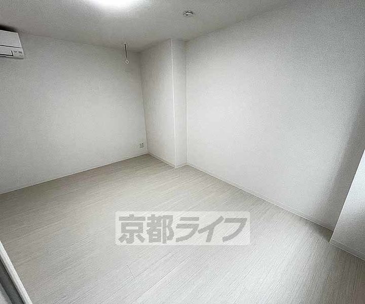 京都府京都市中京区西横町の賃貸マンションの居間