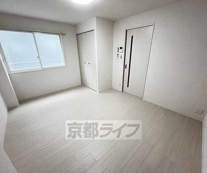 京都府京都市中京区西横町の賃貸マンションの居間