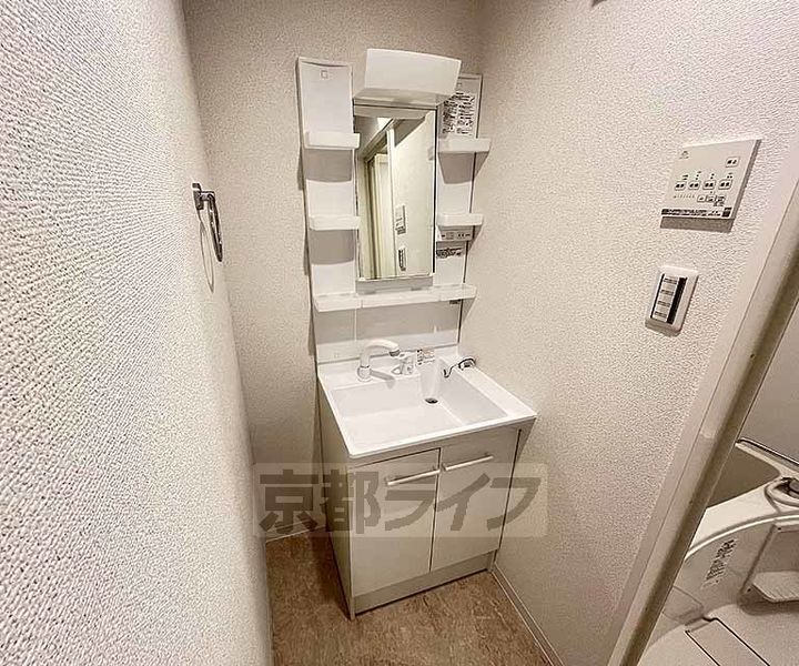 京都府京都市中京区西横町の賃貸マンションの内装