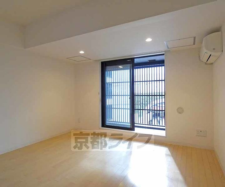 京都府京都市下京区東境町の賃貸マンションの居間