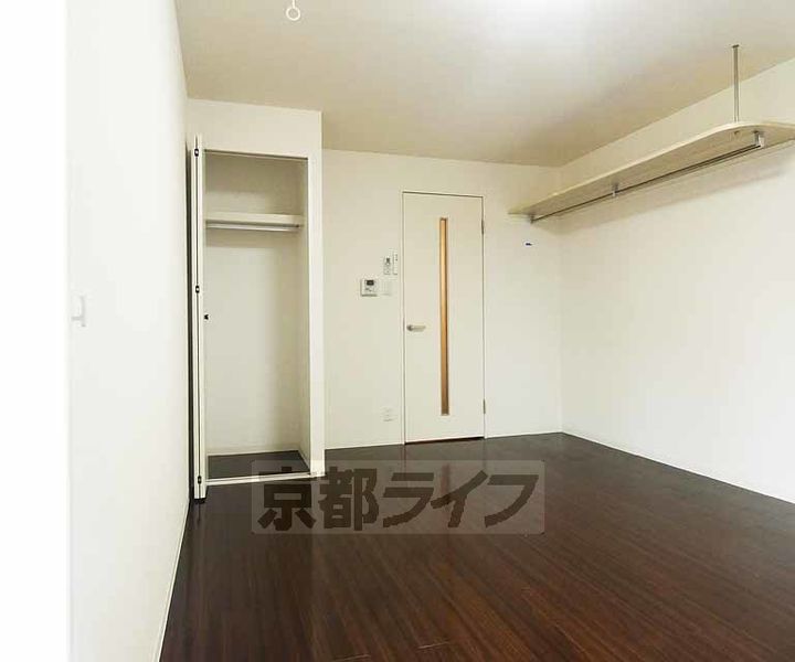 京都府京都市下京区猪熊通五条下る柿本町の賃貸マンションの居間