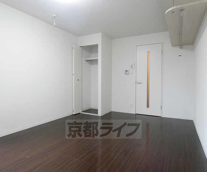 京都府京都市下京区猪熊通五条下る柿本町の賃貸マンションの居間