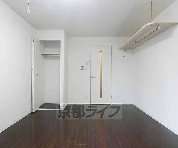 京都府京都市下京区猪熊通五条下る柿本町の賃貸マンションの居間