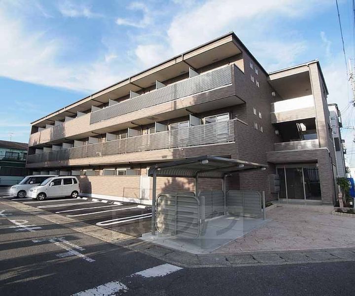 京都府京都市南区上鳥羽山ノ本町の賃貸マンションの外観