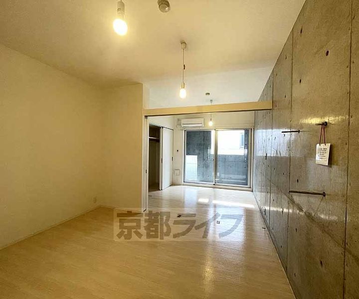 京都府京都市下京区西七条赤社町の賃貸マンションの居間