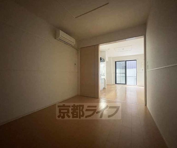 京都府京都市下京区黒門通木津屋橋上る徹宝町の賃貸アパートの居間