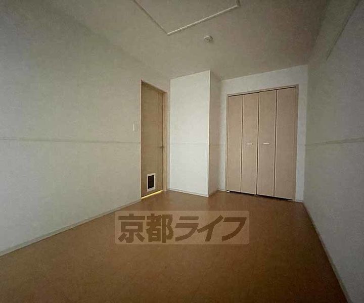 京都府京都市下京区黒門通木津屋橋上る徹宝町の賃貸アパートの居間
