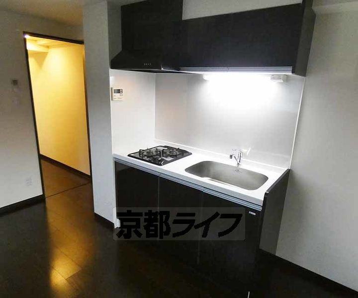 京都府京都市下京区西七条南衣田町の賃貸マンションのキッチン