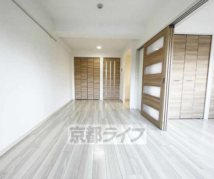 京都府京都市下京区柿本町の賃貸マンションの居間