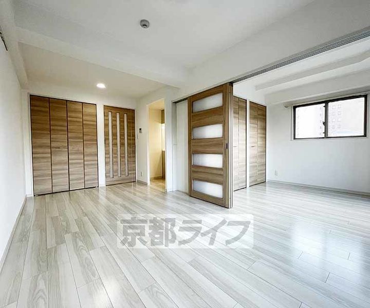 京都府京都市下京区柿本町の賃貸マンションの居間