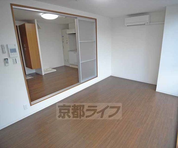 シボラ六条高倉5-Aの居間