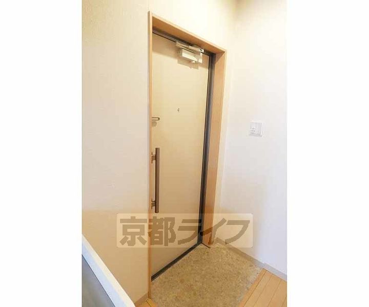 アジュールメゾン十条の玄関