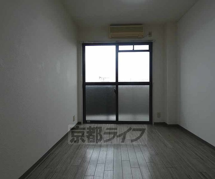 京都府京都市北区紫竹東大門町の賃貸マンションの居間