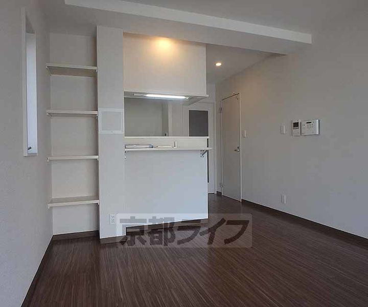 京都府京都市左京区吉田上阿達町の賃貸マンションの居間