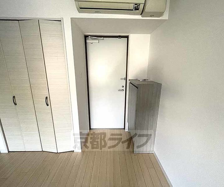 カーサミーア北白川15の玄関