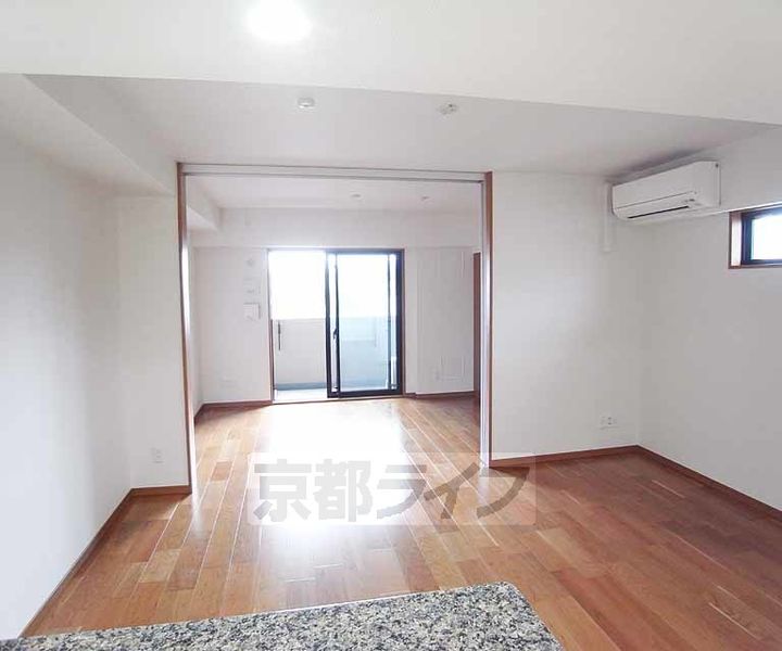 リーガル京都聖護院の居間