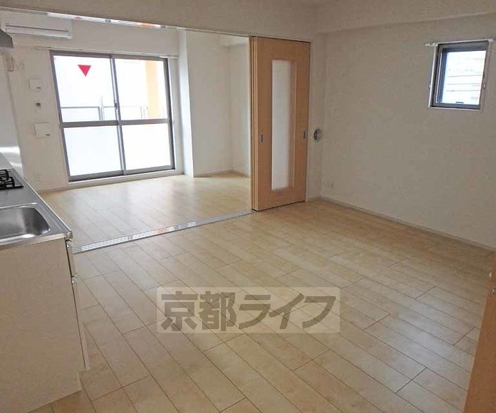 京都府京都市山科区椥辻東潰の賃貸マンションの居間