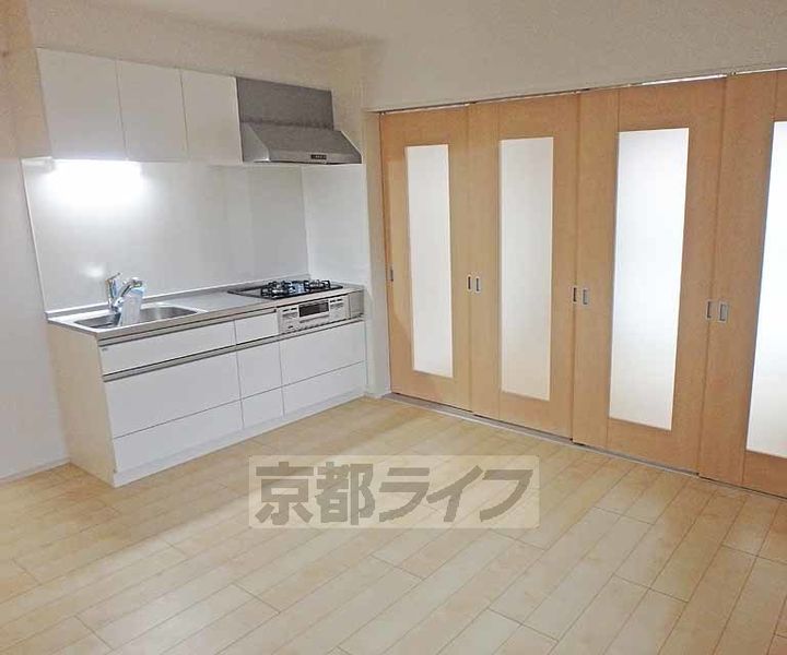 京都府京都市山科区椥辻東潰の賃貸マンションの居間