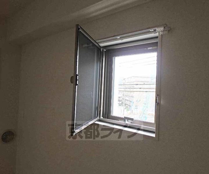 京都府京都市山科区椥辻東潰の賃貸マンションの居間