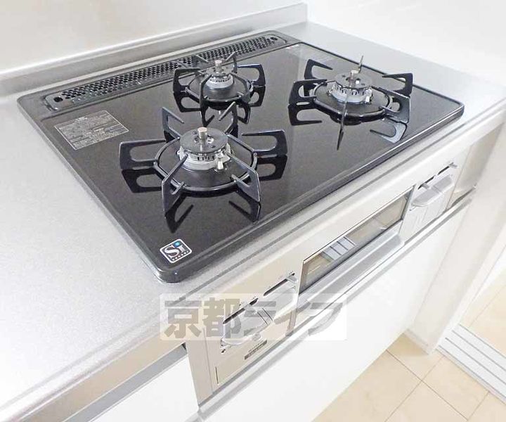 京都府京都市山科区椥辻東潰の賃貸マンションのキッチン