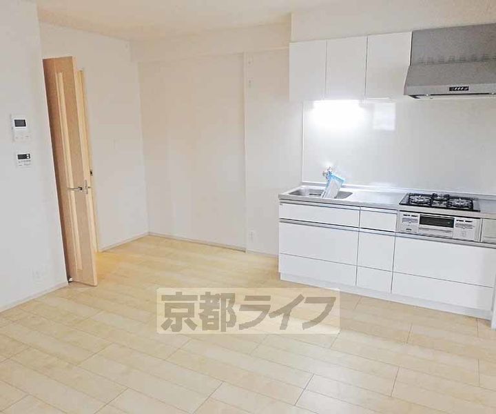 京都府京都市山科区椥辻東潰の賃貸マンションの居間
