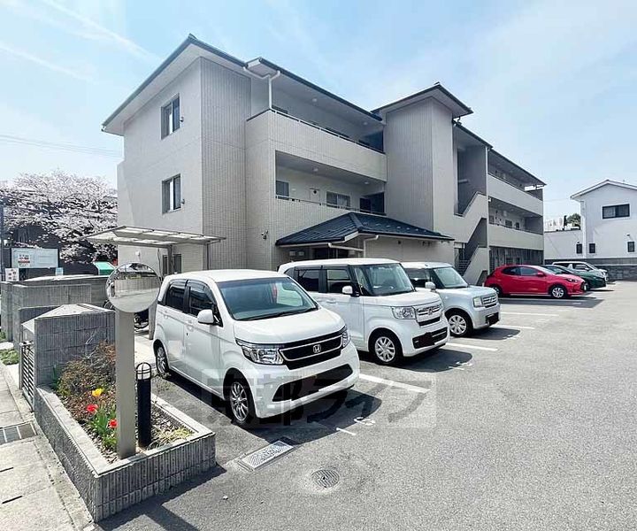 京都府京都市山科区安朱馬場ノ西町の賃貸マンションの外観