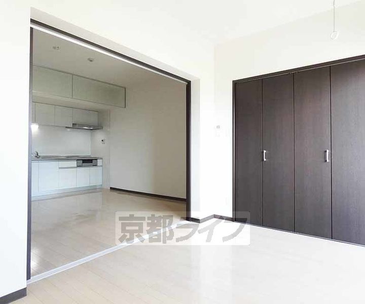 京都府京都市伏見区横大路貴船の賃貸アパートの居間