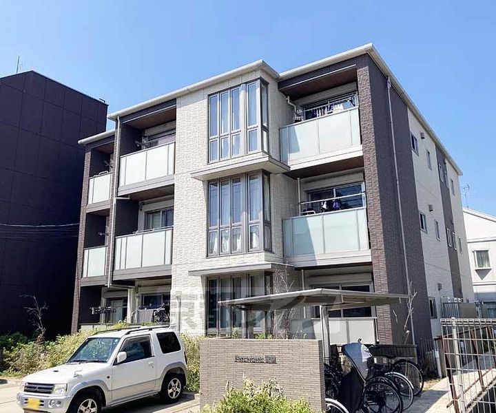 プランドール深草の外観