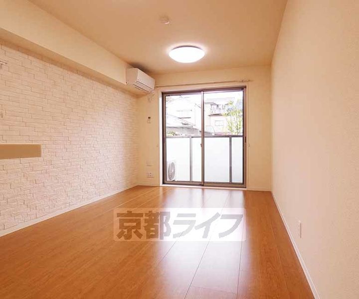 プランドール深草の居間