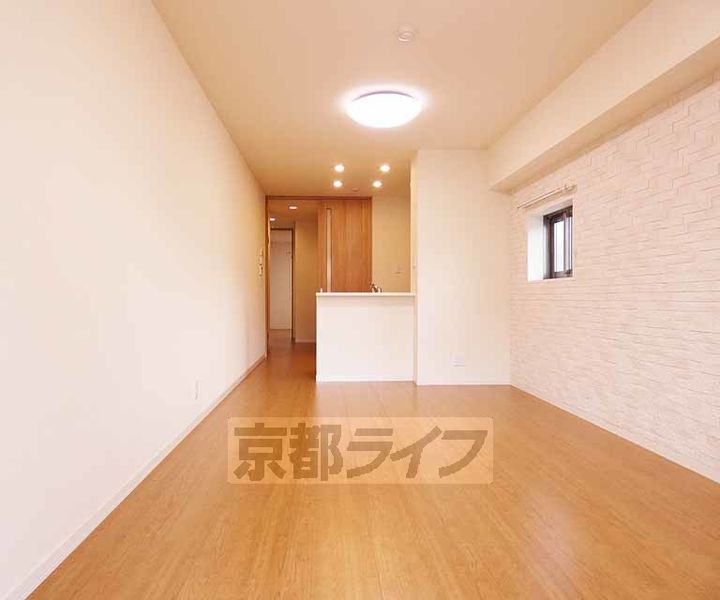 プランドール深草の居間