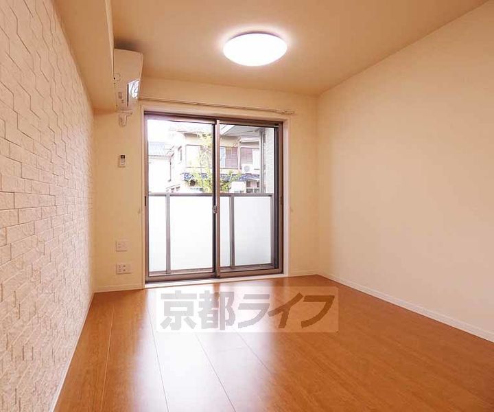 プランドール深草の居間