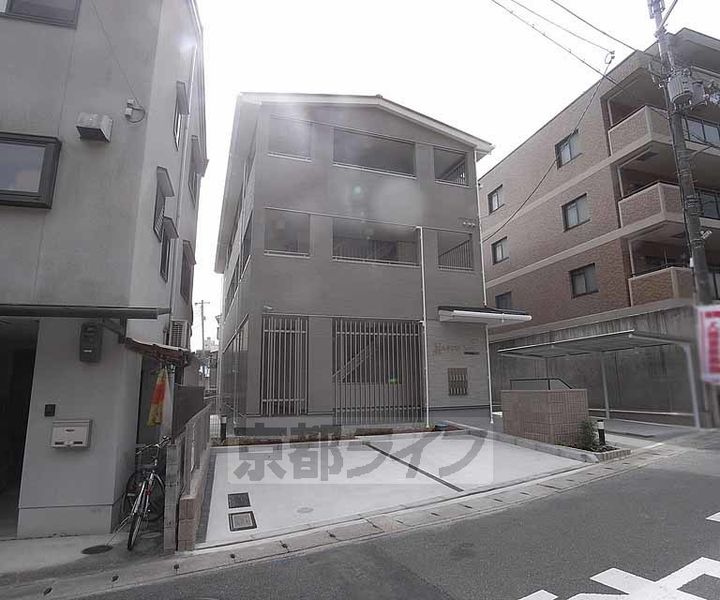 京都府京都市伏見区桃山町丹後の賃貸アパートの外観
