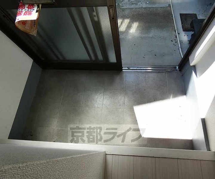 京都府京都市伏見区淀本町(一戸建)の賃貸物件1の玄関