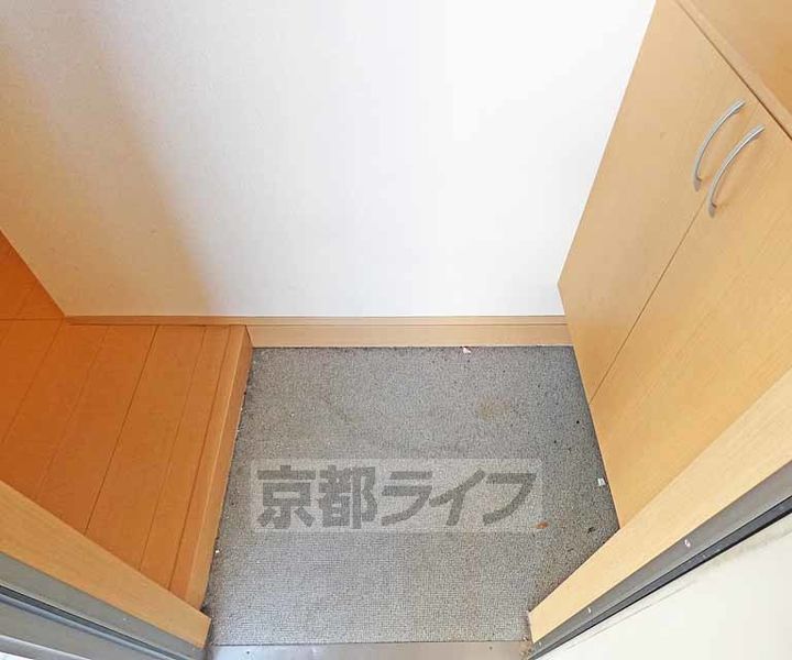 京都府京都市伏見区中島秋ノ山町の賃貸アパートの玄関