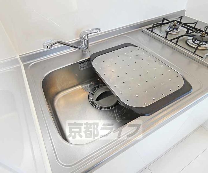 京都府京都市伏見区深草坊町の賃貸アパートのキッチン