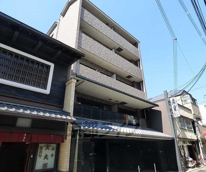 京都府京都市下京区松原通東洞院東入本燈籠町の賃貸マンションの外観