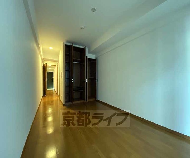 京都府京都市下京区松原通東洞院東入本燈籠町の賃貸マンションの居間