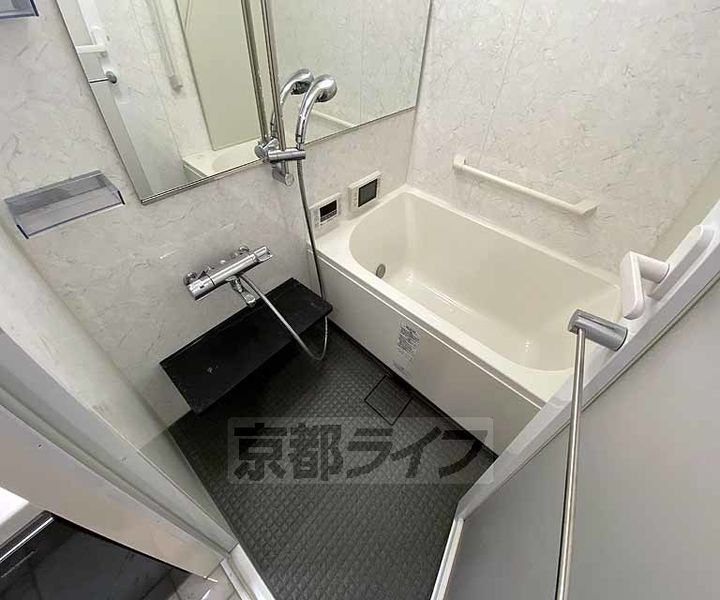 京都府京都市下京区松原通東洞院東入本燈籠町の賃貸マンションの風呂