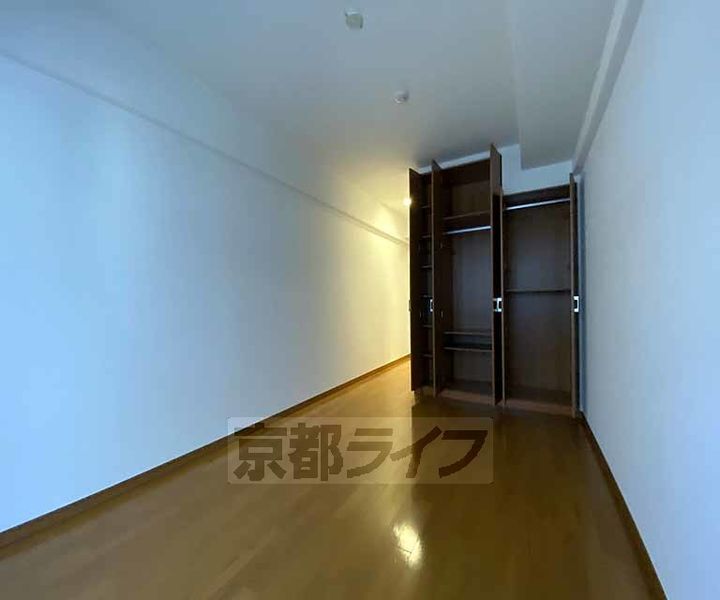 京都府京都市下京区松原通東洞院東入本燈籠町の賃貸マンションの居間