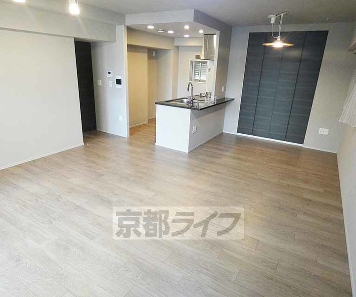 ジ・アーバネックス京都四条烏丸テラス805の居間