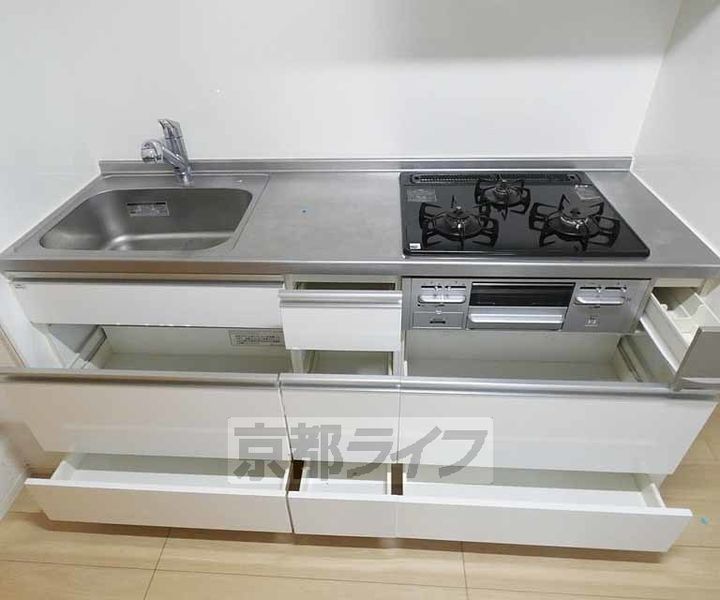 京都府京都市中京区古城町の賃貸マンションのキッチン