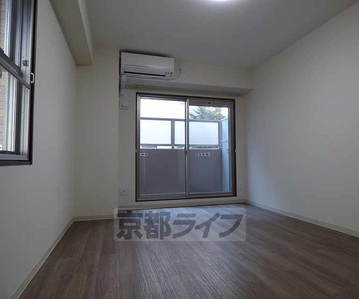 京都府京都市中京区壬生馬場町の賃貸マンションの居間