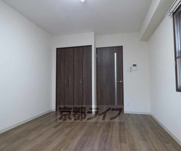 京都府京都市中京区壬生馬場町の賃貸マンションの居間