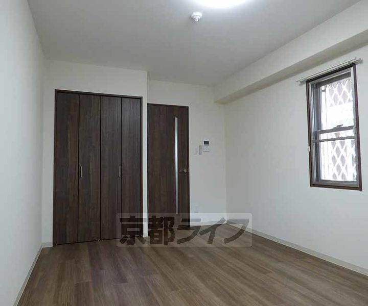 京都府京都市中京区壬生馬場町の賃貸マンションの居間